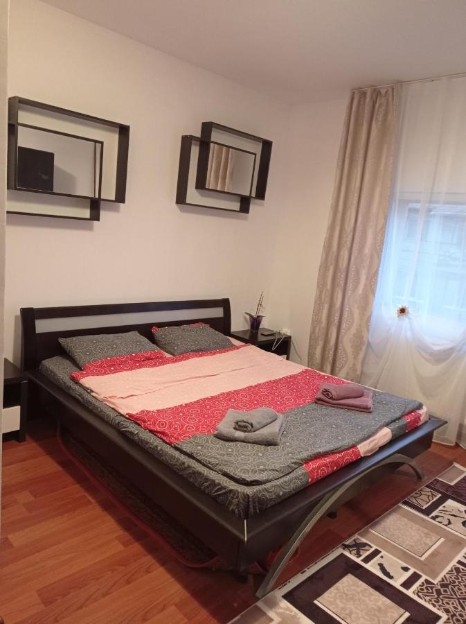 Apartament Bed & Breakfast Floresti  Exterior photo